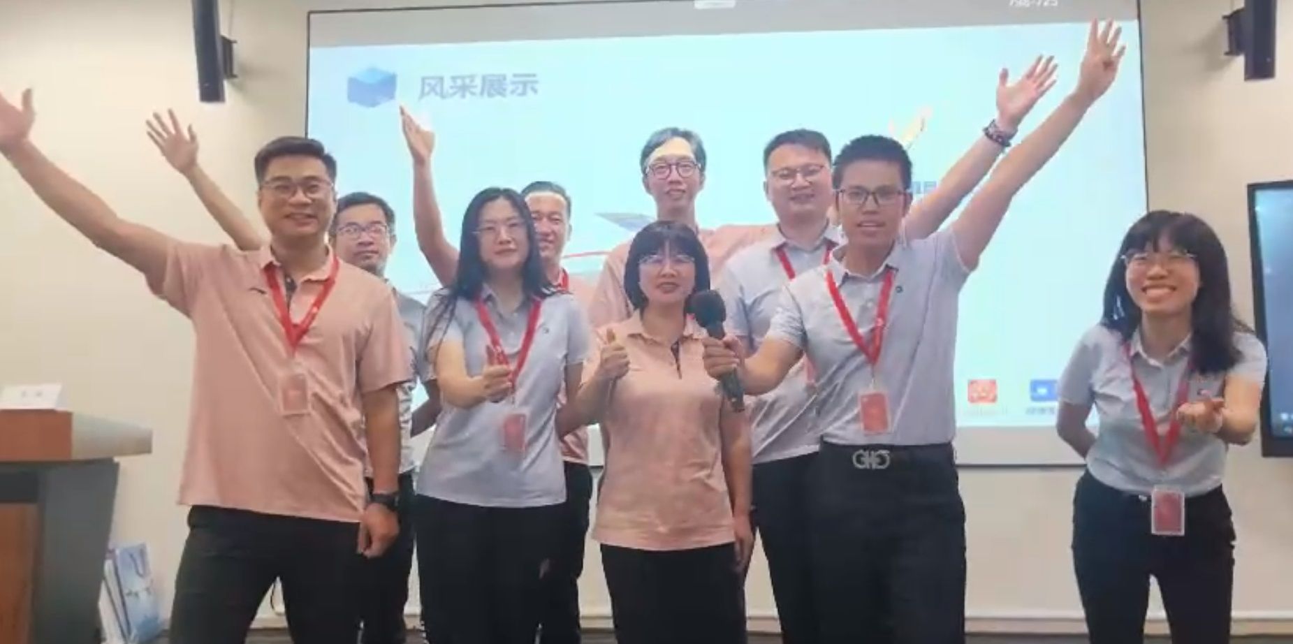 冠军小组照片.jpg